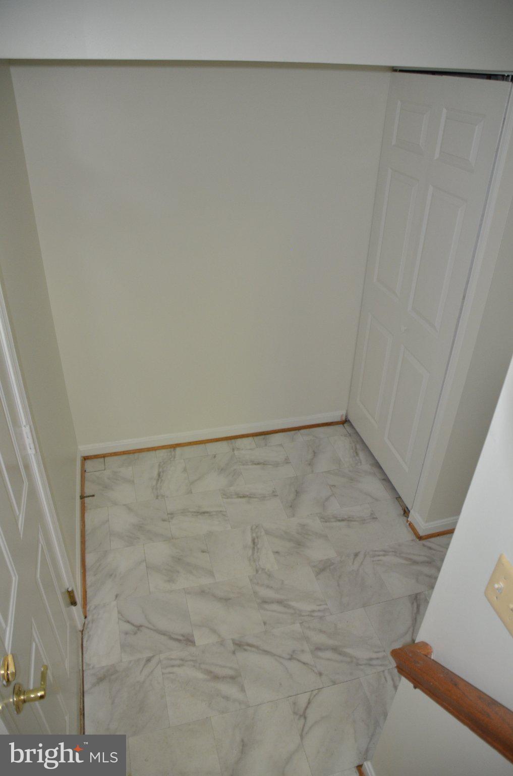 406 Longdraft Road Gaithersburg, MD 20878 - Photo 17 of 24 Spacious entryway with modern flooring.