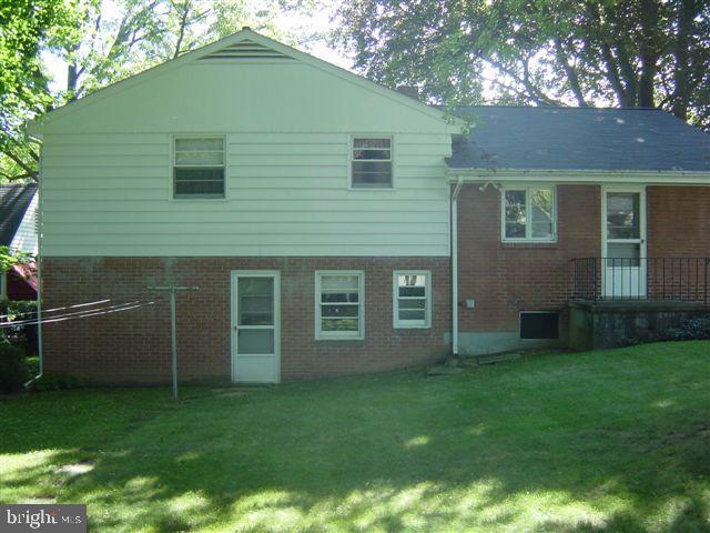 432 South Cedar Street Lititz, PA 17543 - Photo 2 of 9
