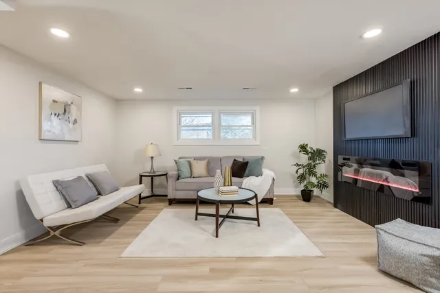 $747,700 | 9132 Lincolnwood Drive, Evanston, IL 60203