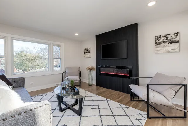 $747,700 | 9132 Lincolnwood Drive, Evanston, IL 60203