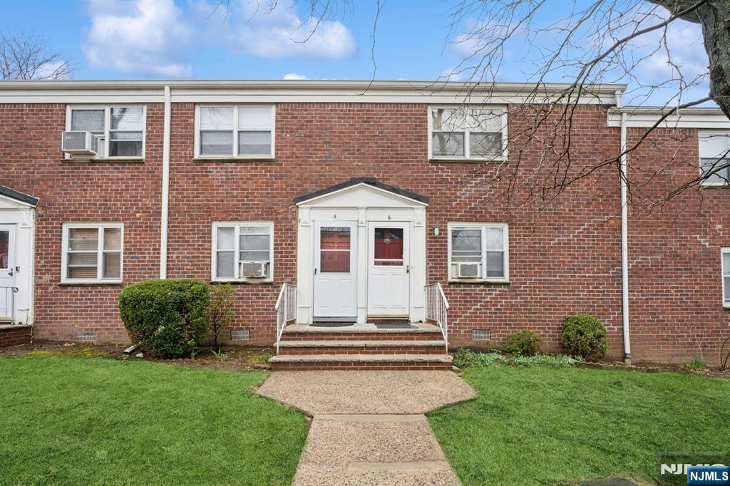 475 Colonial Terrace, Unit 5 Hackensack, NJ 07601 - Photo 3 of 21