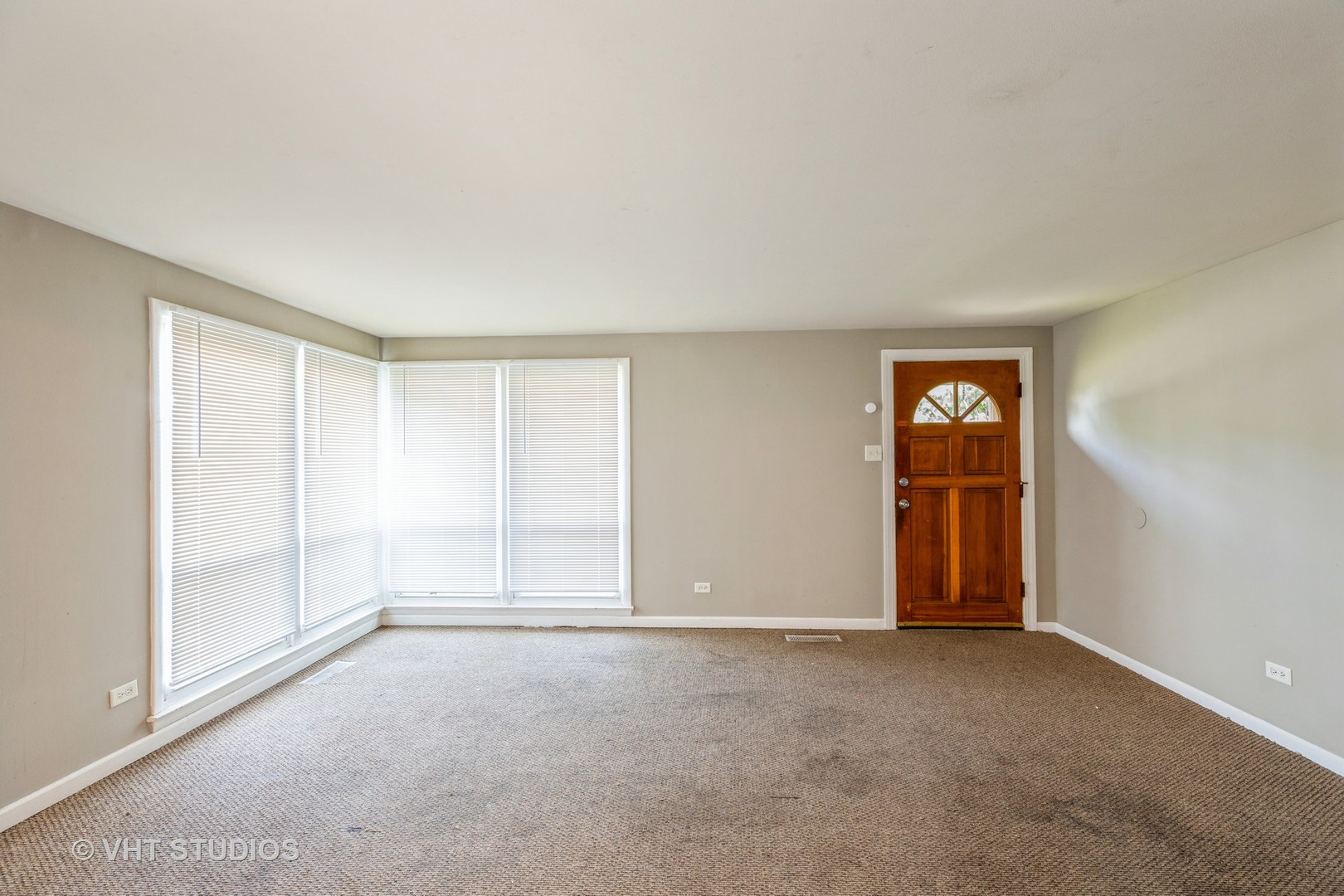 3941 169th Street Country Club Hills, IL 60478 - Photo 6 of 22 an empty room with windows