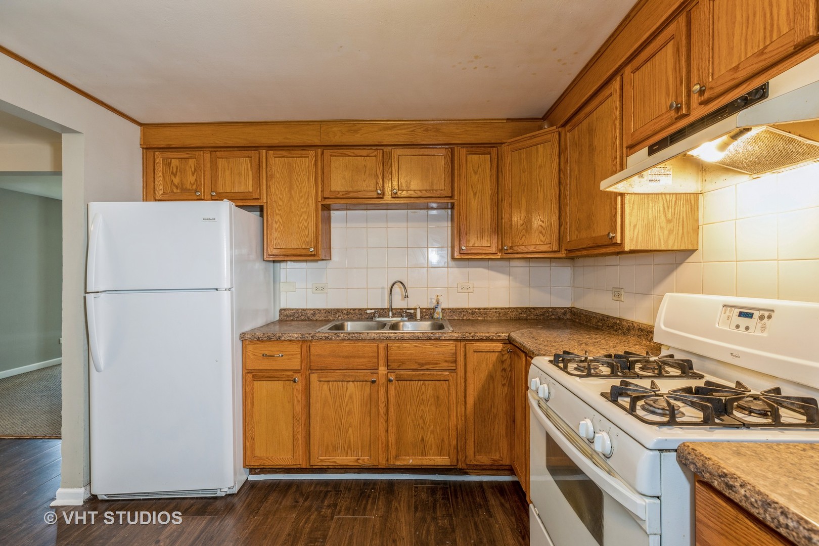 3941 169th Street Country Club Hills, IL 60478 - Photo 8 of 22 a kitchen with a stove a refrigerator and a sink