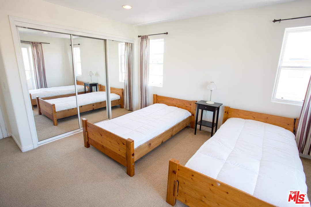 10749 Charnock Road Los Angeles, CA 90034 - Photo 11 of 16 Gallery Image 11