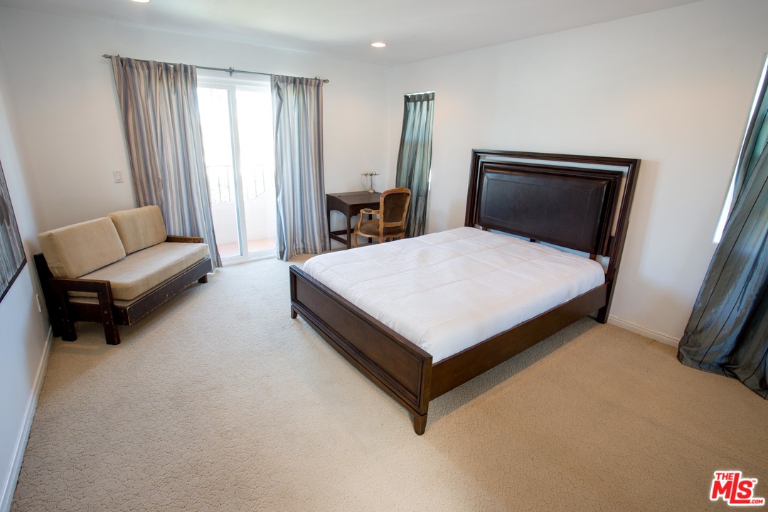 10749 Charnock Road Los Angeles, CA 90034 - Photo 12 of 16 Gallery Image 12
