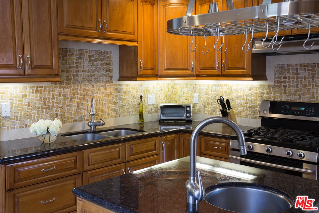 10749 Charnock Road Los Angeles, CA 90034 - Photo 8 of 16 Gallery Image 8