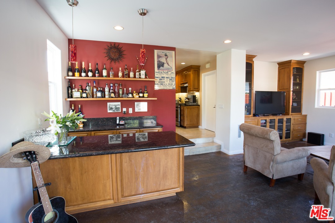 10749 Charnock Road Los Angeles, CA 90034 - Photo 9 of 16 Gallery Image 9