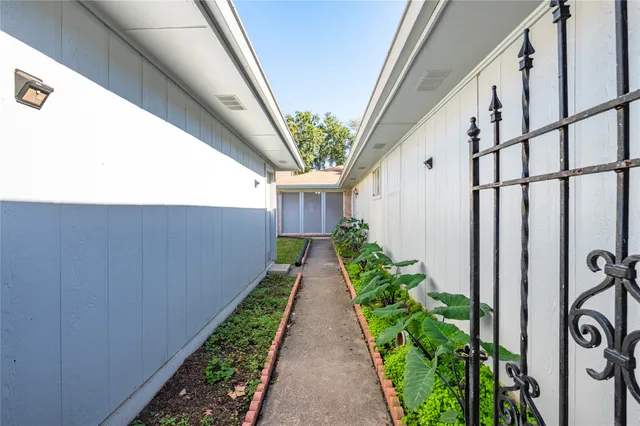 $2,200 | 10215 Kirkwren Drive, Houston, TX 77089