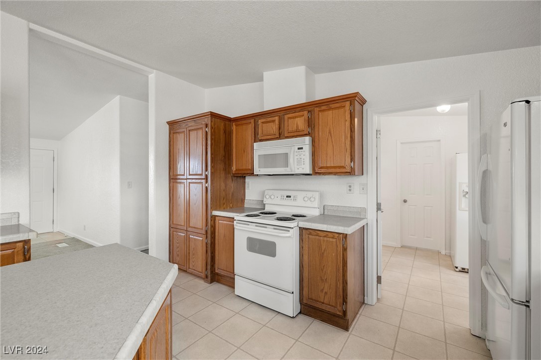 3130 McGraw Road Pahrump, NV 89061 - Photo 17 of 42 KITCHEN, HUGEWALK-IN PANTRY