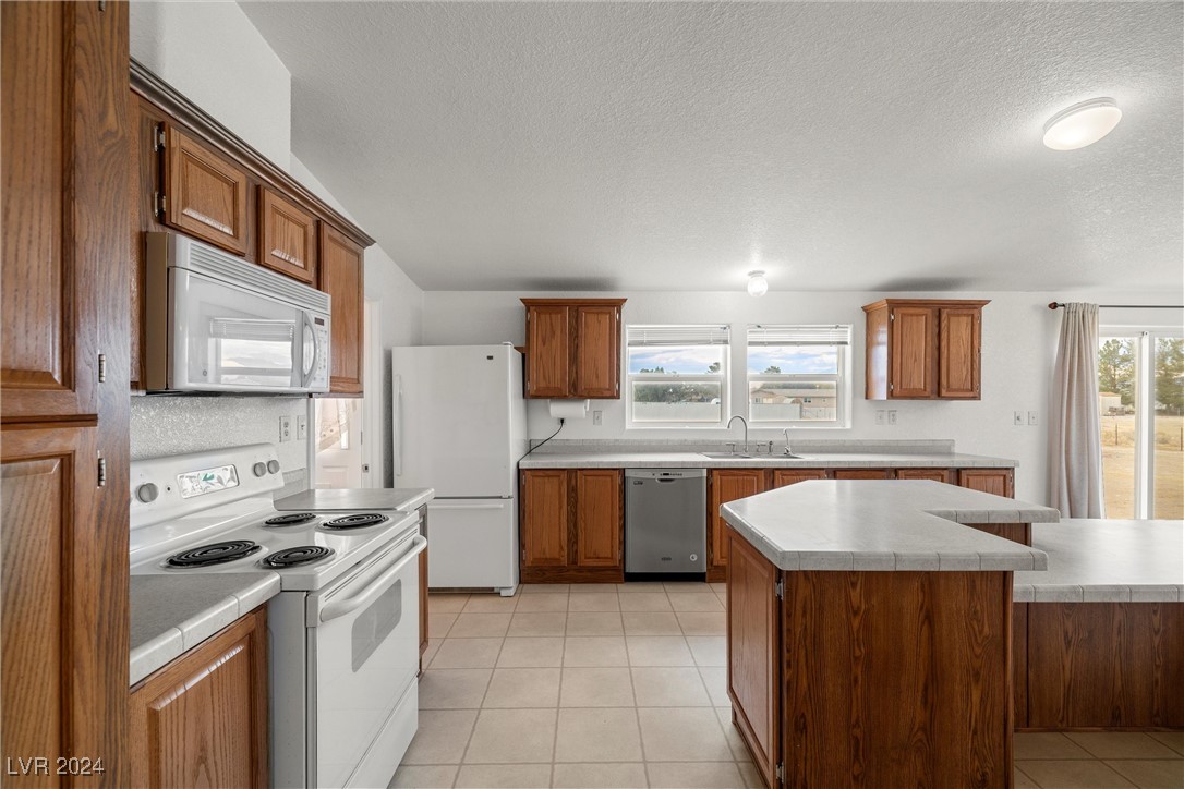 3130 McGraw Road Pahrump, NV 89061 - Photo 19 of 42 KITCHEN WITH ISLAND, GENEROUS COUNTER SPACE, WALK-IN PANTRY