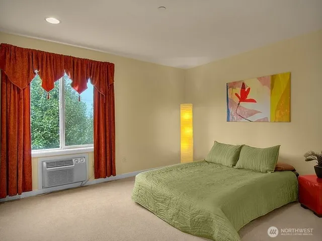 $2,850 | 511 West Mercer Place, Unit 303, Seattle, WA 98119