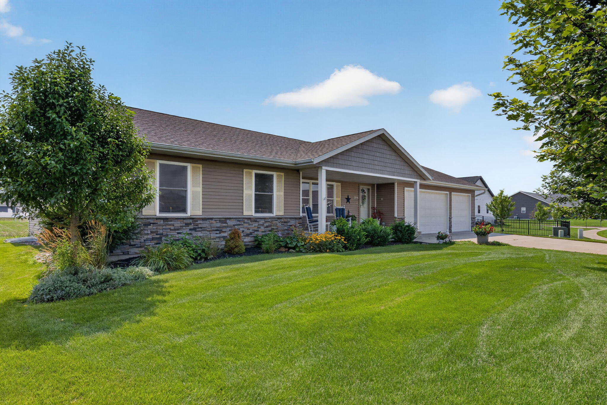 2018 Spakenburg Road Holmen, WI 54636 - Photo 26 of 28 Front