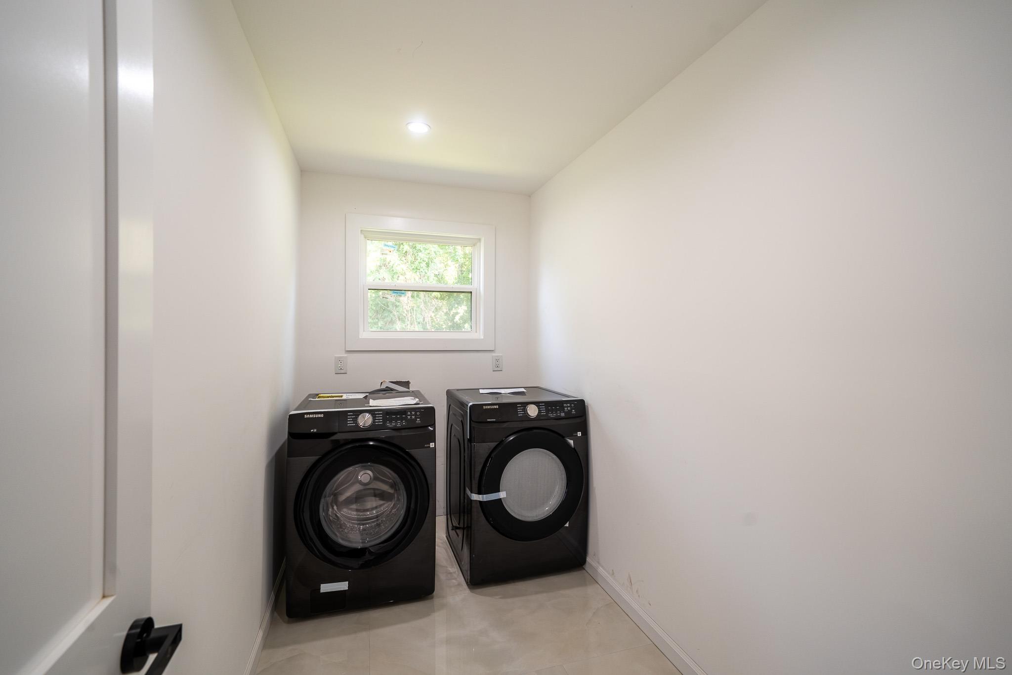 770 Cedar Street Syosset, NY 11791 - Photo 27 of 35 Laundry room featuring separate washer and dryer and recessed lighting