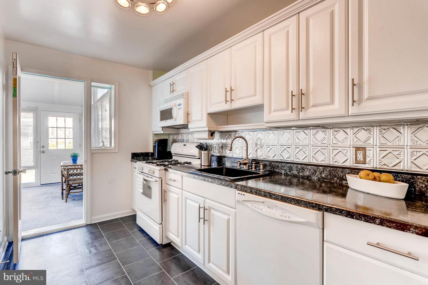 1604 Aberdeen Road Baltimore, MD 21286 - Photo 11 of 30 Updated Modern Kitchen