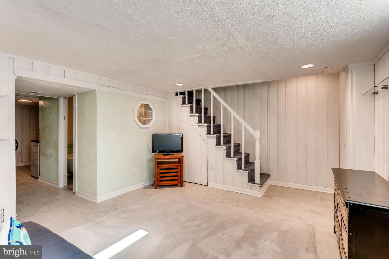 1604 Aberdeen Road Baltimore, MD 21286 - Photo 20 of 30 Family Room