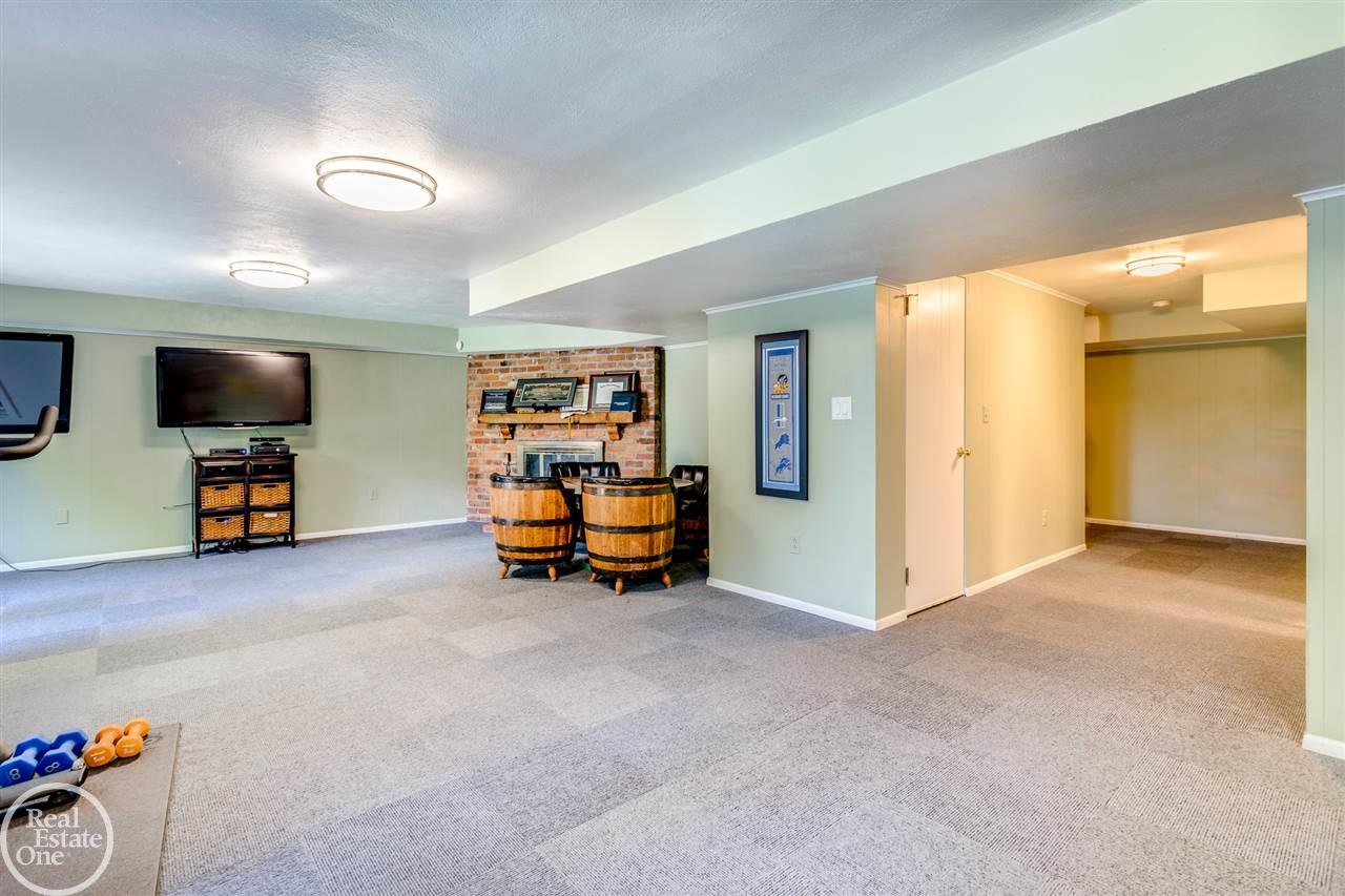 2915 Riverside Drive Port Huron, MI 48060 - Photo 76 of 92 50043826-75.JPG
