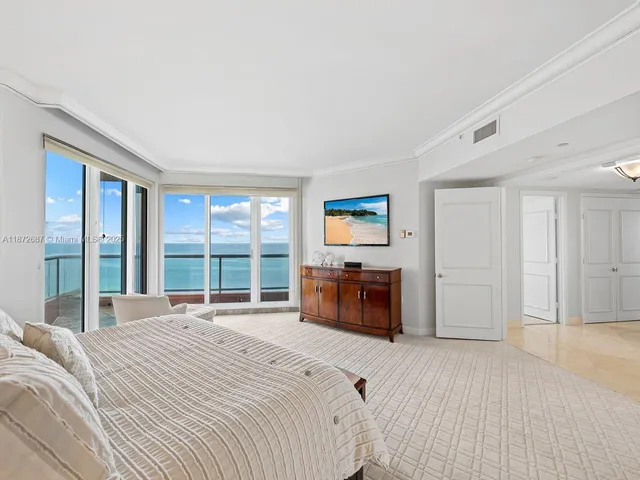 a view of walk in closet