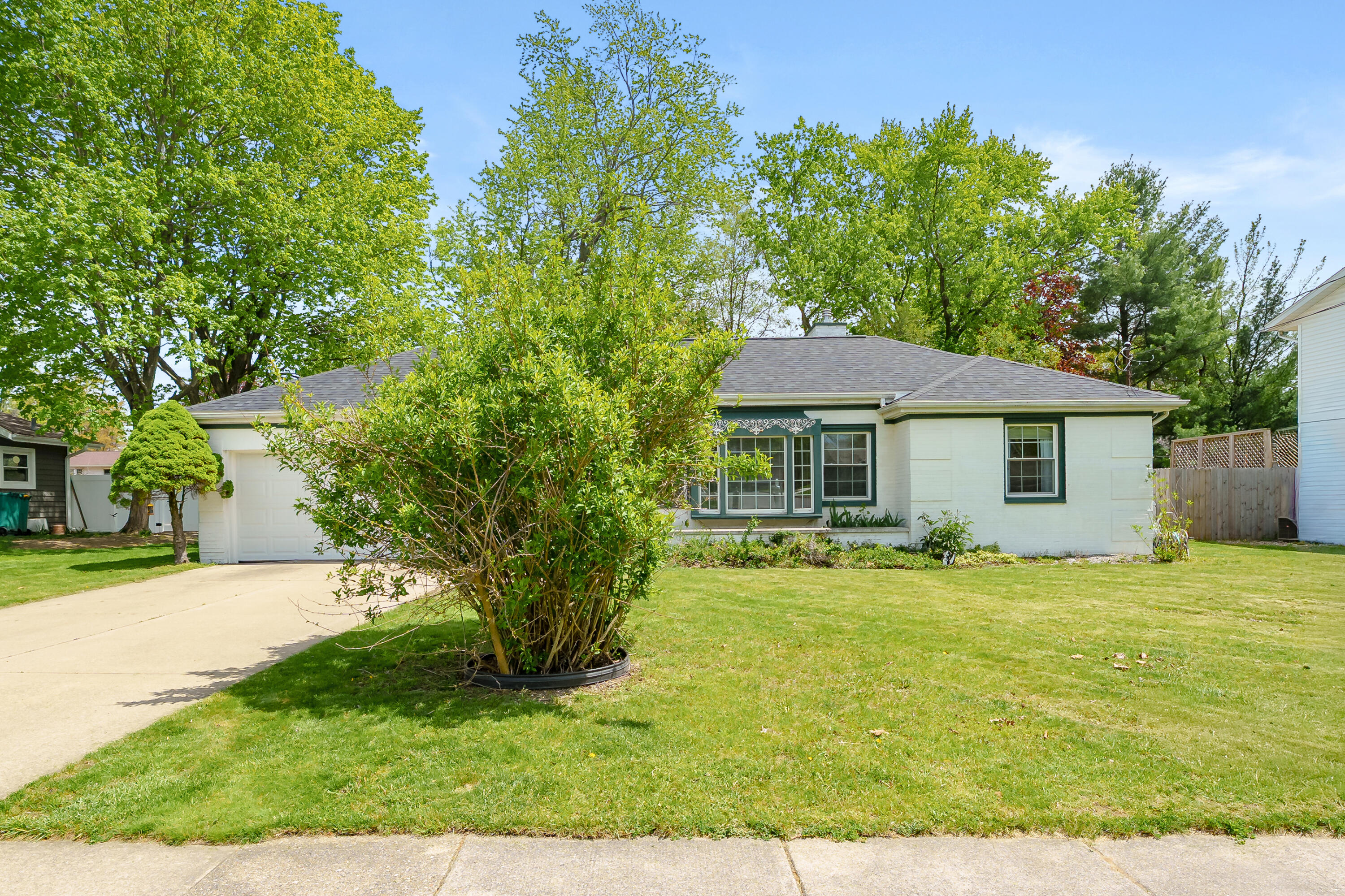6817 Rothbury Street Portage, MI 49024 - Photo 4 of 51 Rothbury St 6817 Portage 49024-28