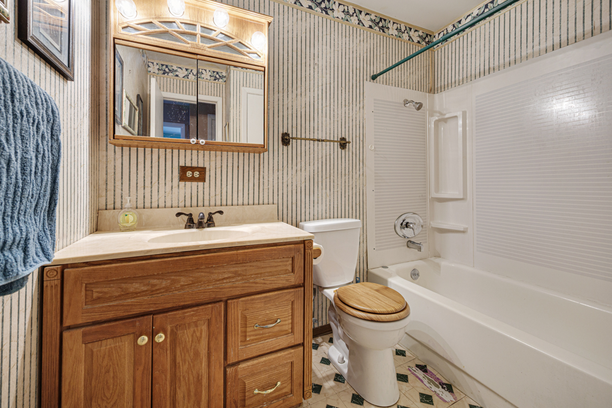 33 Walpole Road Elk Grove Village, IL 60007 - Photo 16 of 24 Gallery Image 16