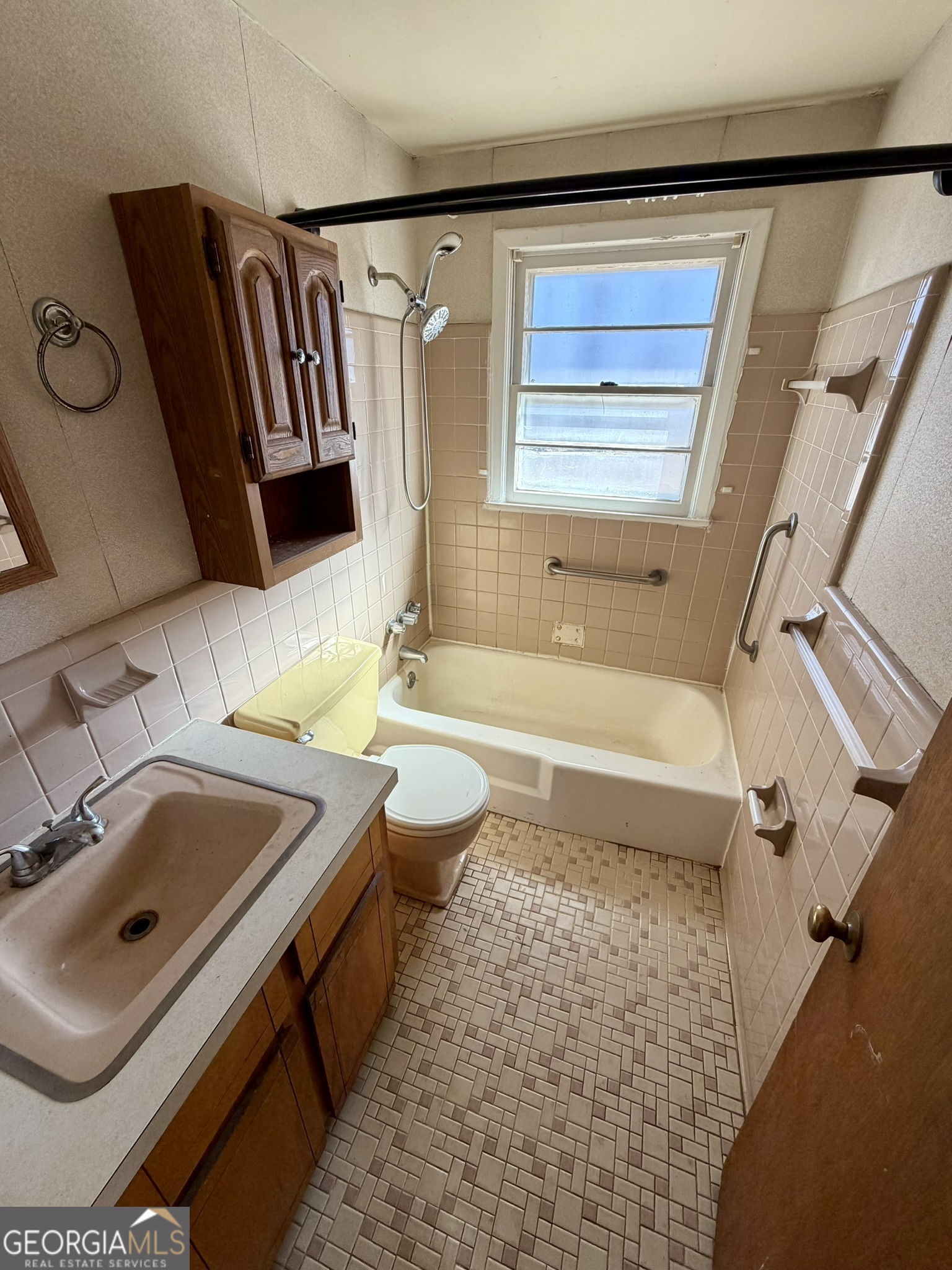 102 Lee Street Centerville, GA 31028 - Photo 14 of 30 a bathroom with a sink and a bathtub