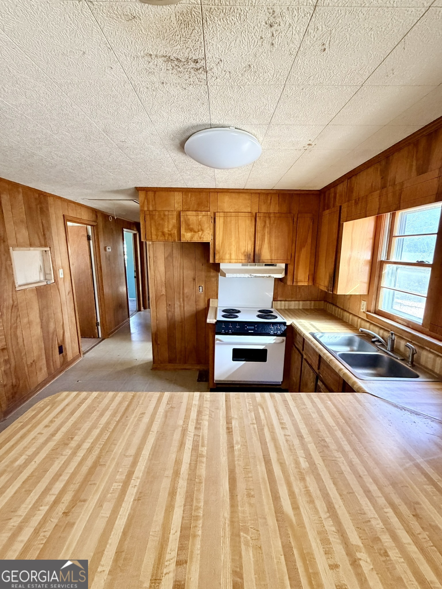 102 Lee Street Centerville, GA 31028 - Photo 6 of 30 a kitchen with stainless steel appliances a stove a sink and cabinets