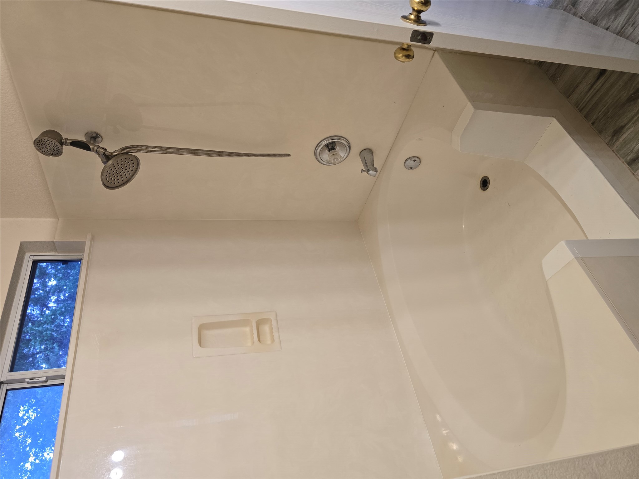 2011 Garrison Drive Leander, TX 78641 - Photo 11 of 23 Bathroom featuring shower / washtub combination