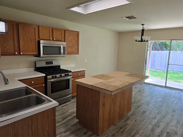 $1,700 | 2011 Garrison Drive, Leander, TX 78641