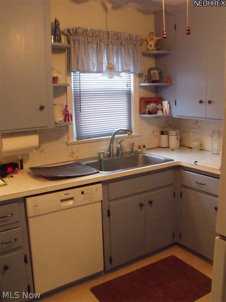 1640 Lyndhurst Road Lyndhurst, OH 44124 - Photo 20 of 22 Functional and cute kitchen.