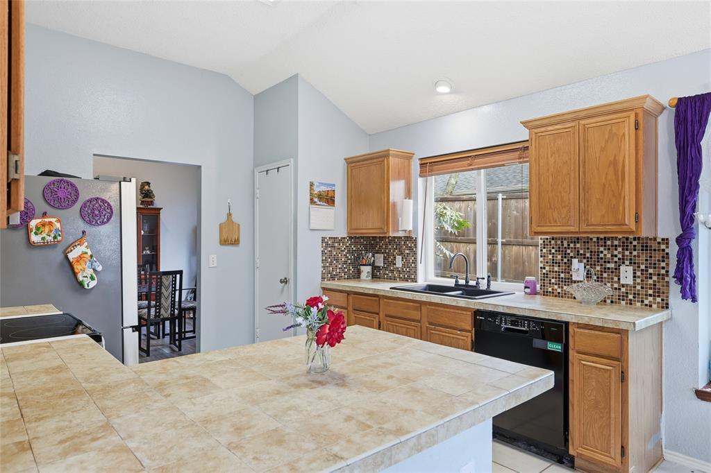 763 Winding Oak Bend Lake Dallas, TX 75065 - Photo 13 of 25 a kitchen with a sink stove and refrigerator