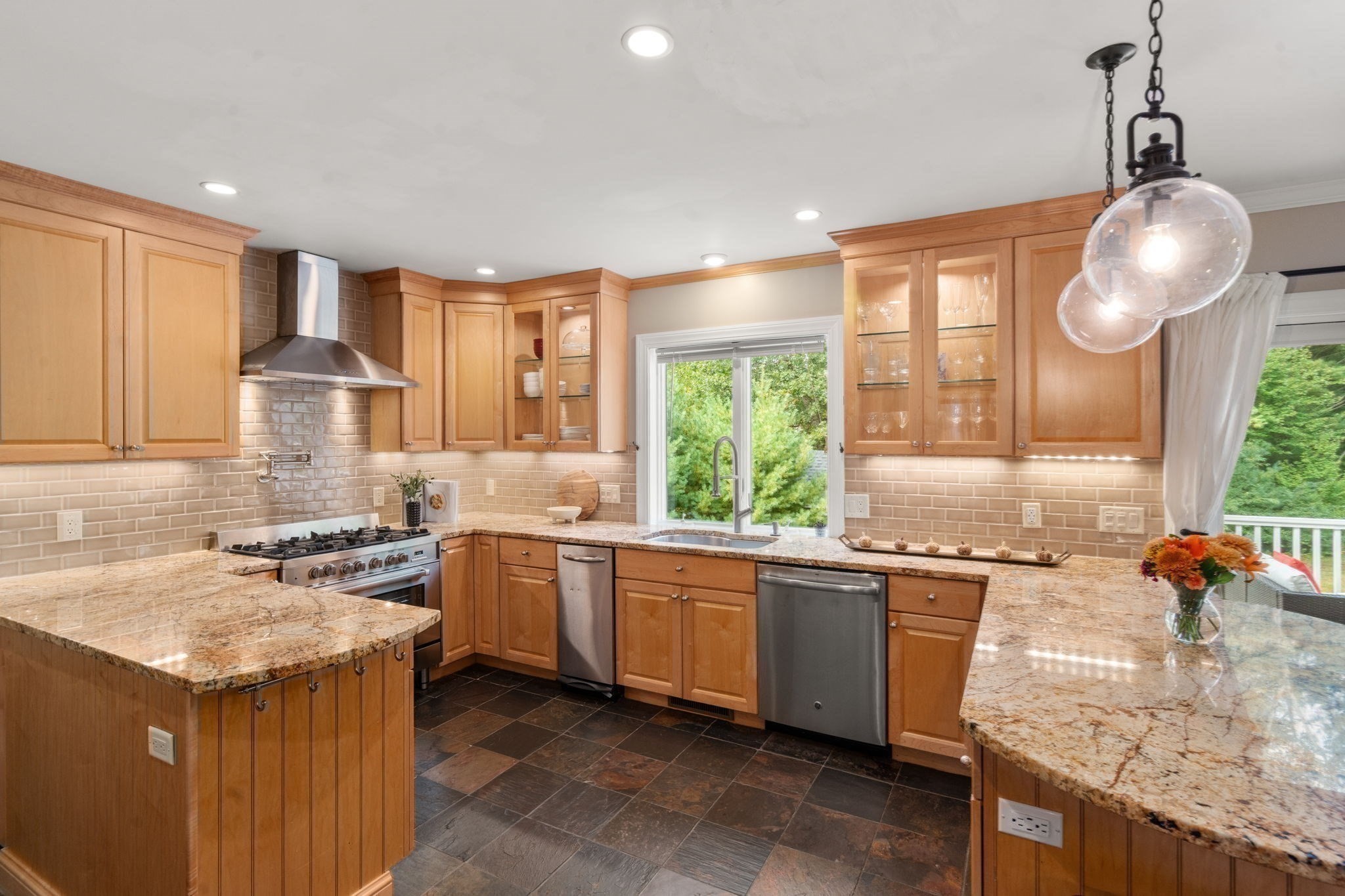 22 R Pilgrim Way Walpole, MA 02032 - Photo 4 of 42 Gallery Image 4