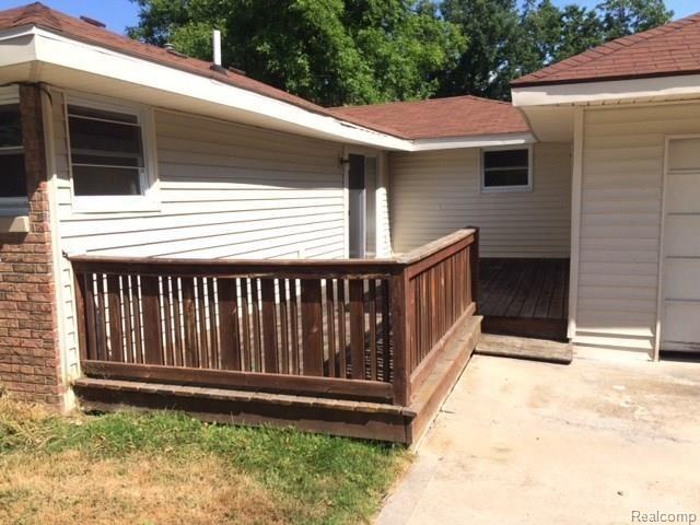 1165 Elms Road Flint, MI 48532 - Photo 26 of 27 262-172975 porch.JPG