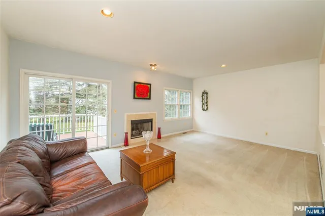 $689,000 | 91 Rhyan Drive, Unit 91, Parsippany, NJ 07054