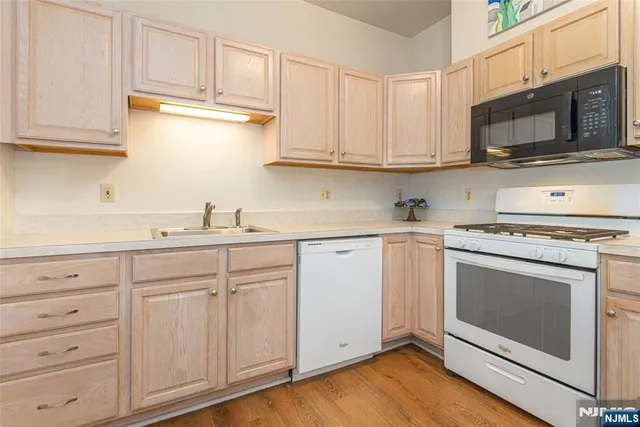 $689,000 | 91 Rhyan Drive, Unit 91, Parsippany, NJ 07054