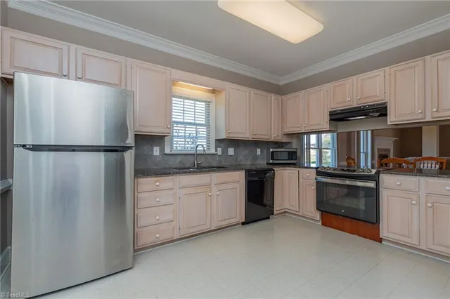 $2,100 | 101 St Charles Court, Kernersville, NC 27284