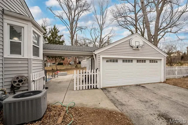 $265,000 | 1475 St Catherine Street, Florissant, MO 63033