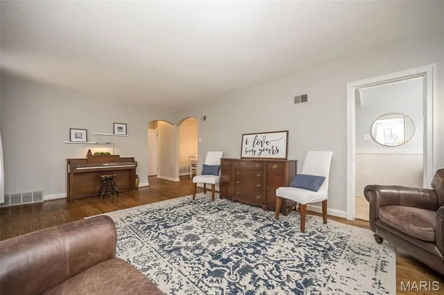 $265,000 | 1475 St Catherine Street, Florissant, MO 63033