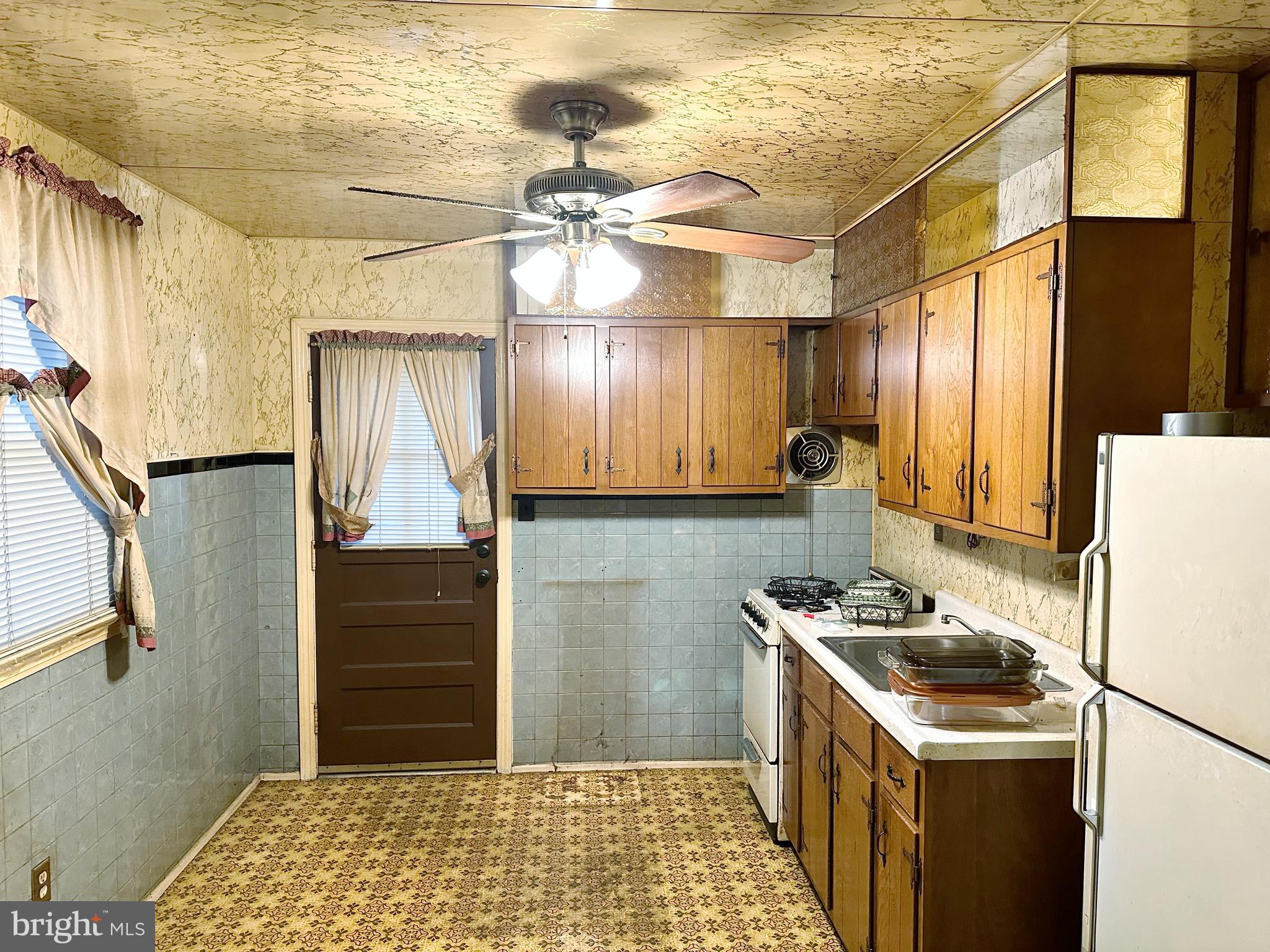 1713 Middleborough Road Essex, MD 21221 - Photo 5 of 20 Gallery Image 5