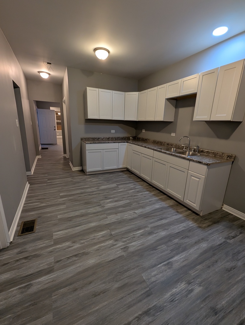 7121 South Perry Avenue Chicago, IL 60621 - Photo 8 of 13