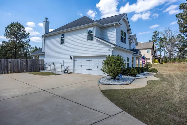 a view of a house with a yard