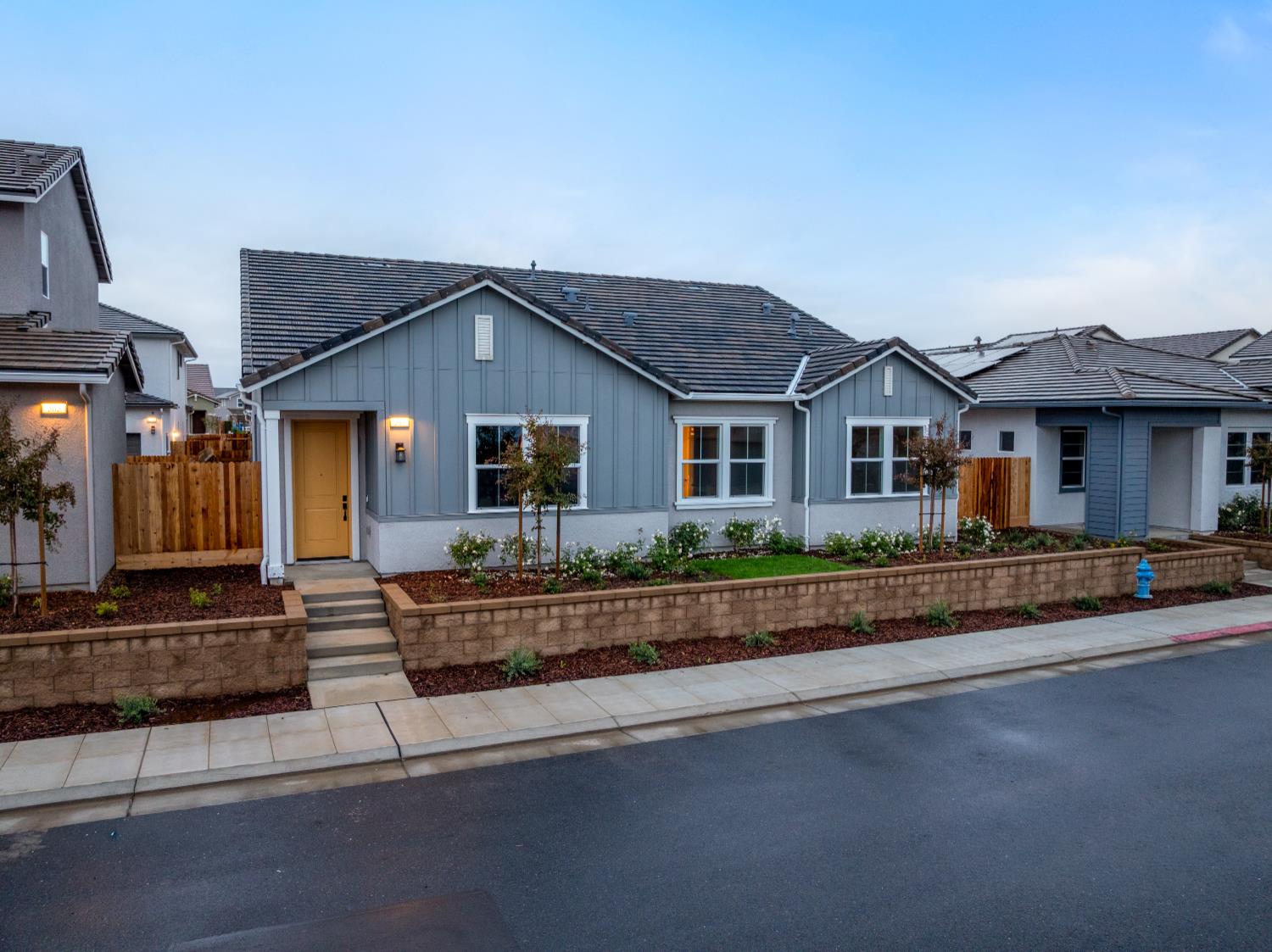 347 Peters Lane South Madera, CA 93636 - Photo 2 of 12