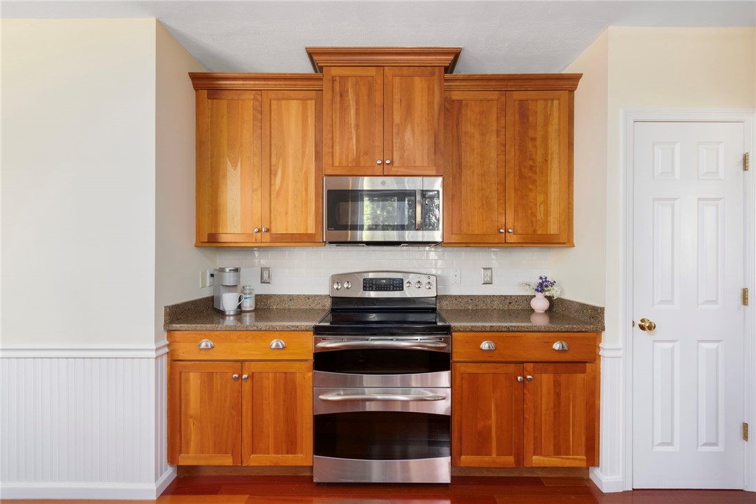 283 Castle Rocks Road Warwick, RI 02886 - Photo 13 of 48 Gallery Image 13