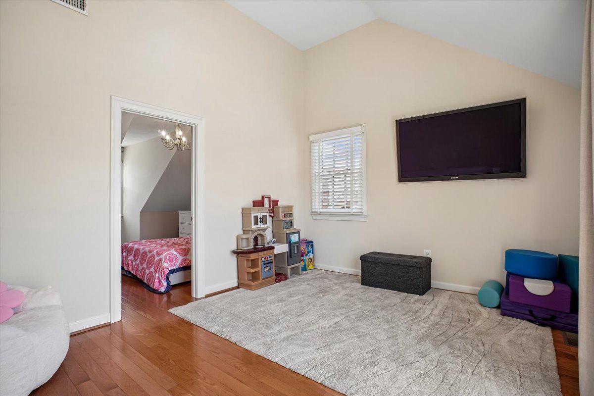 412 Pendleton Street Alexandria, VA 22314 - Photo 34 of 48 Second living area