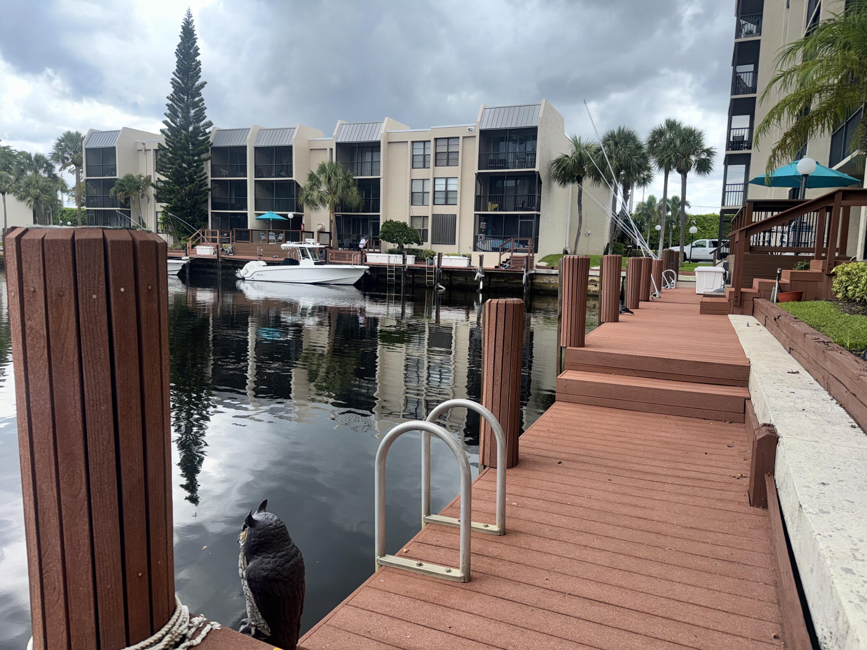 9 Royal Palm Way, Unit 102 Boca Raton, FL 33432 - Photo 22 of 29 Dock