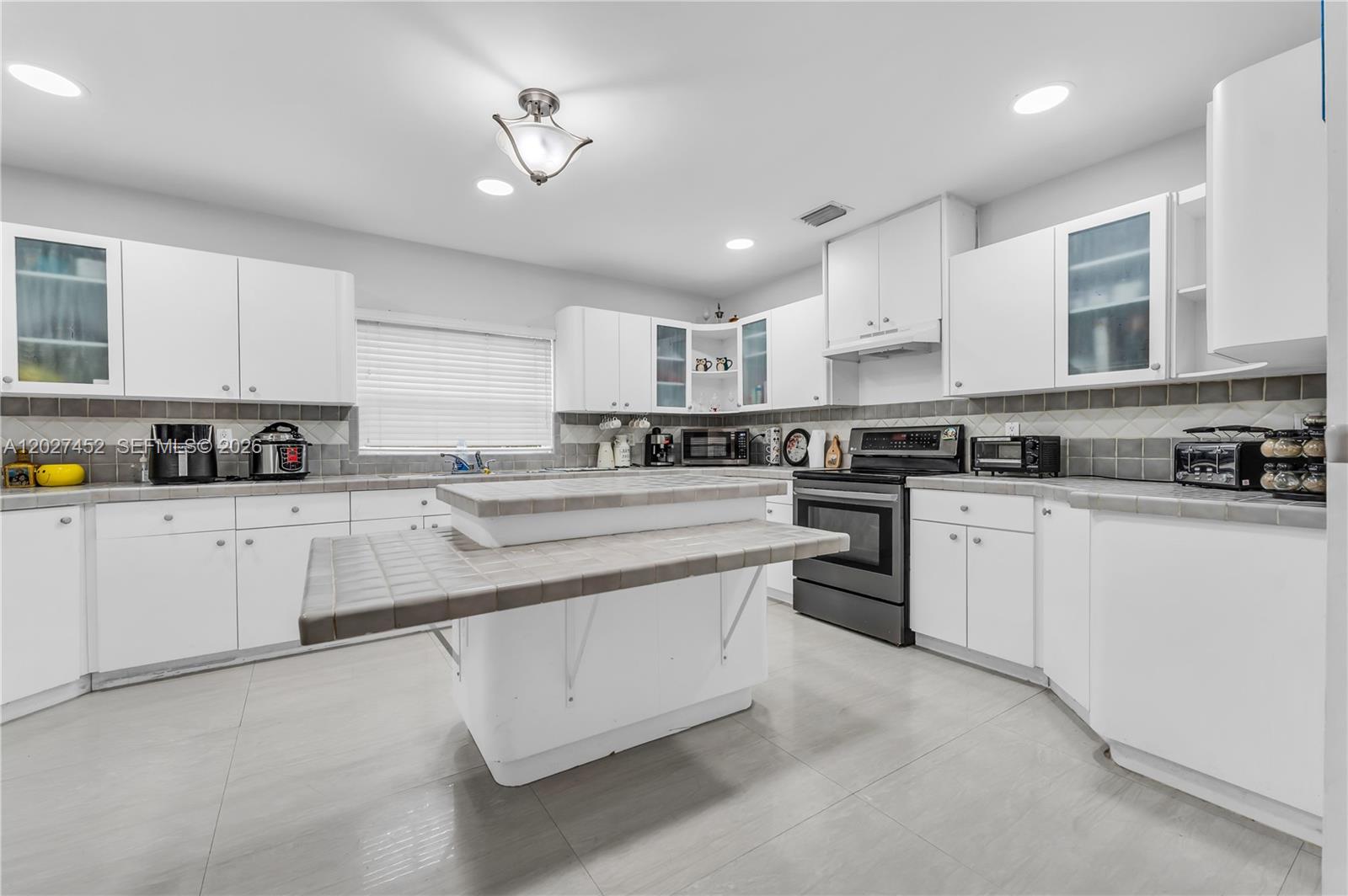 6284 Southwest 26th Street Miami, FL 33155 - Photo 20 of 74