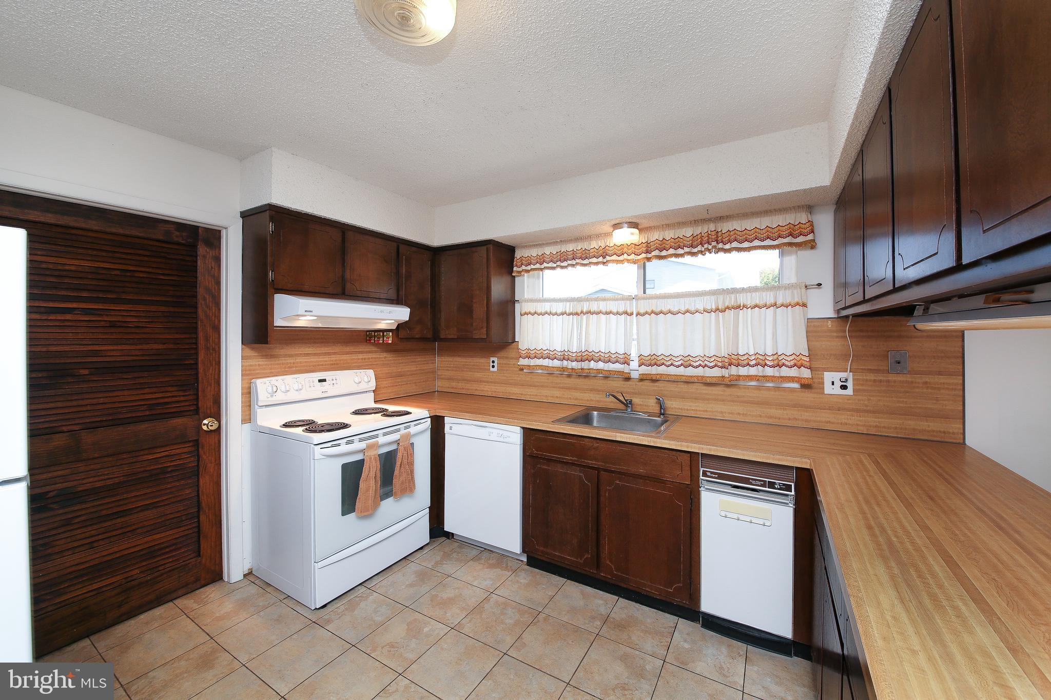 607 Cedar Grove Road Toms River, NJ 08753 - Photo 11 of 30 Kitchen