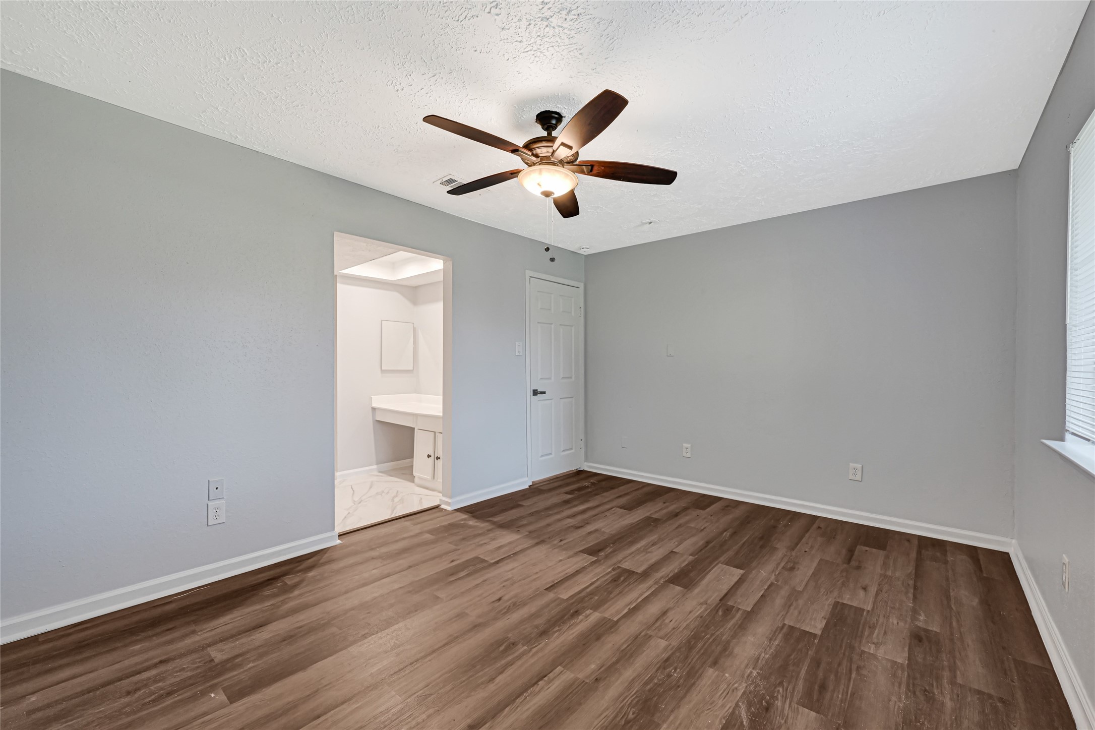 10554 Quail Ridge Lane Sugar Land, TX 77498 - Photo 27 of 37 Primary bedroom