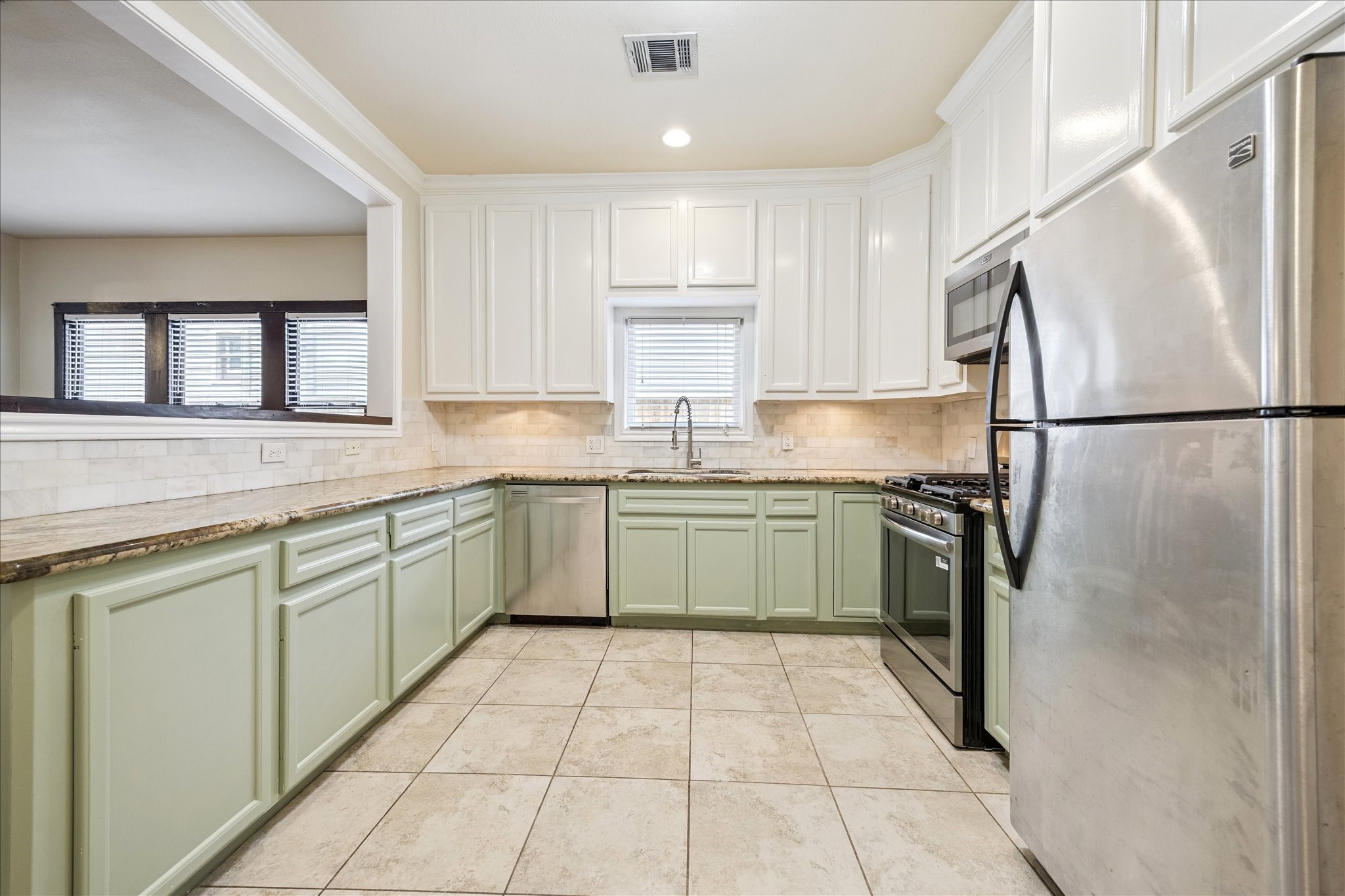 345 West 22nd Street Houston, TX 77008 - Photo 4 of 20