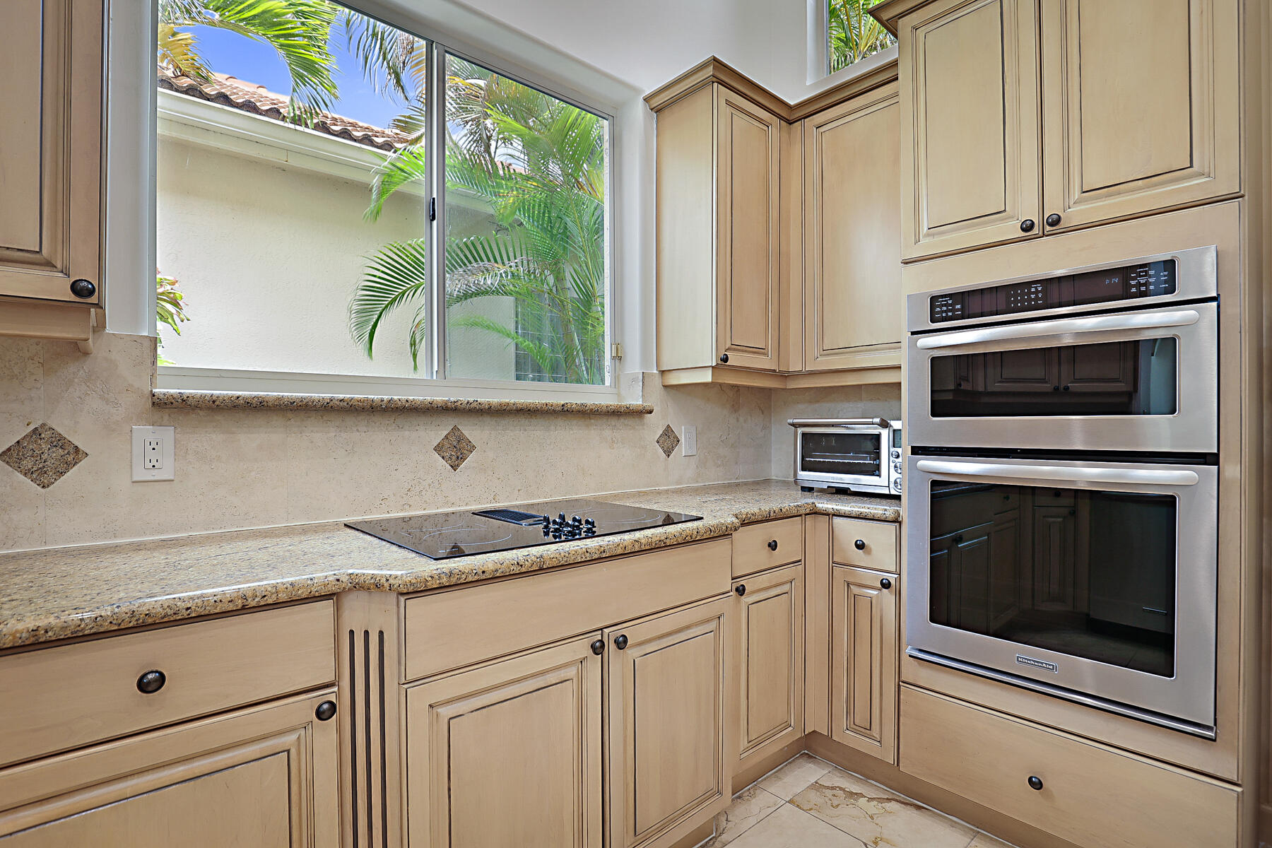 7041 Islegrove Place Boca Raton, FL 33433 - Photo 11 of 42 Kitchen