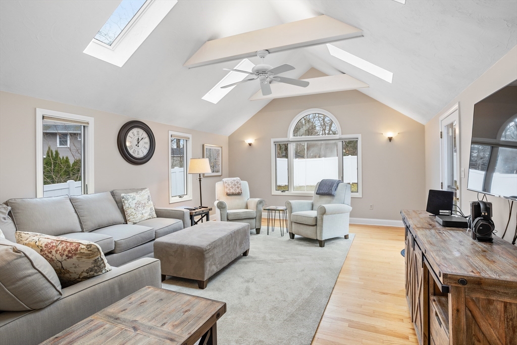 23 Anthony Road Bedford, MA 01730 - Photo 8 of 20 Gallery Image 8