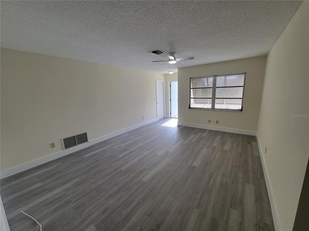 1028 Lillian Street Venice, FL 34285 - Photo 6 of 34